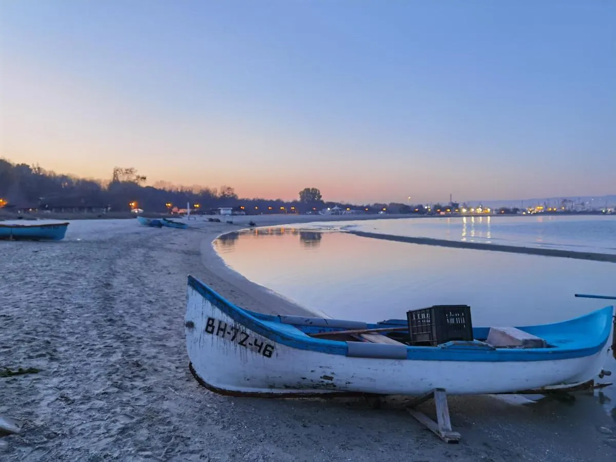 By The Waves Luxury Beach Apartment Varna