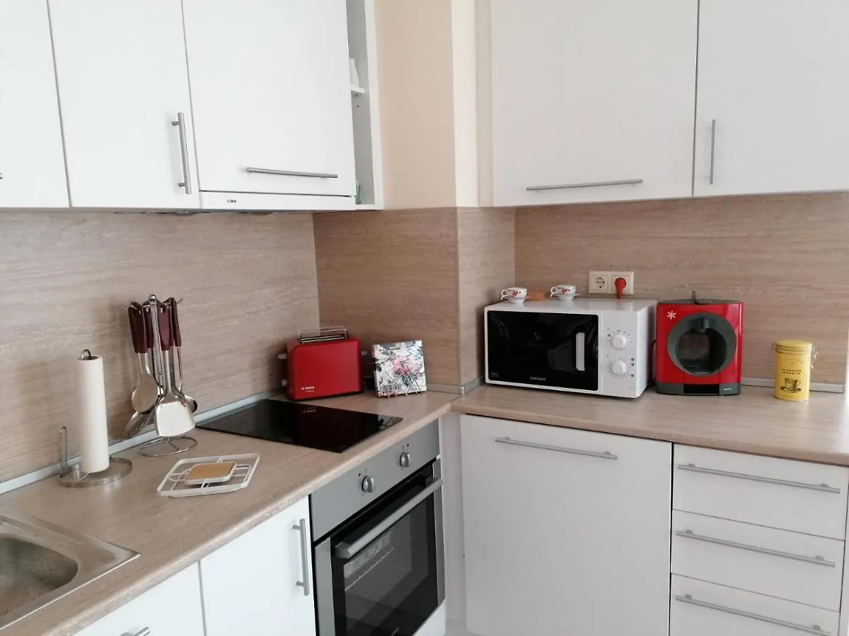 By The Waves Luxury Beach Apartment Varna 0*,  Bulgária
